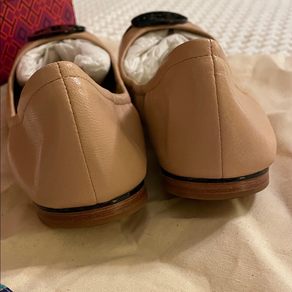 Tory Burch Tan Black minnie cap toe ballet leather 10 - Picture 7 of 12